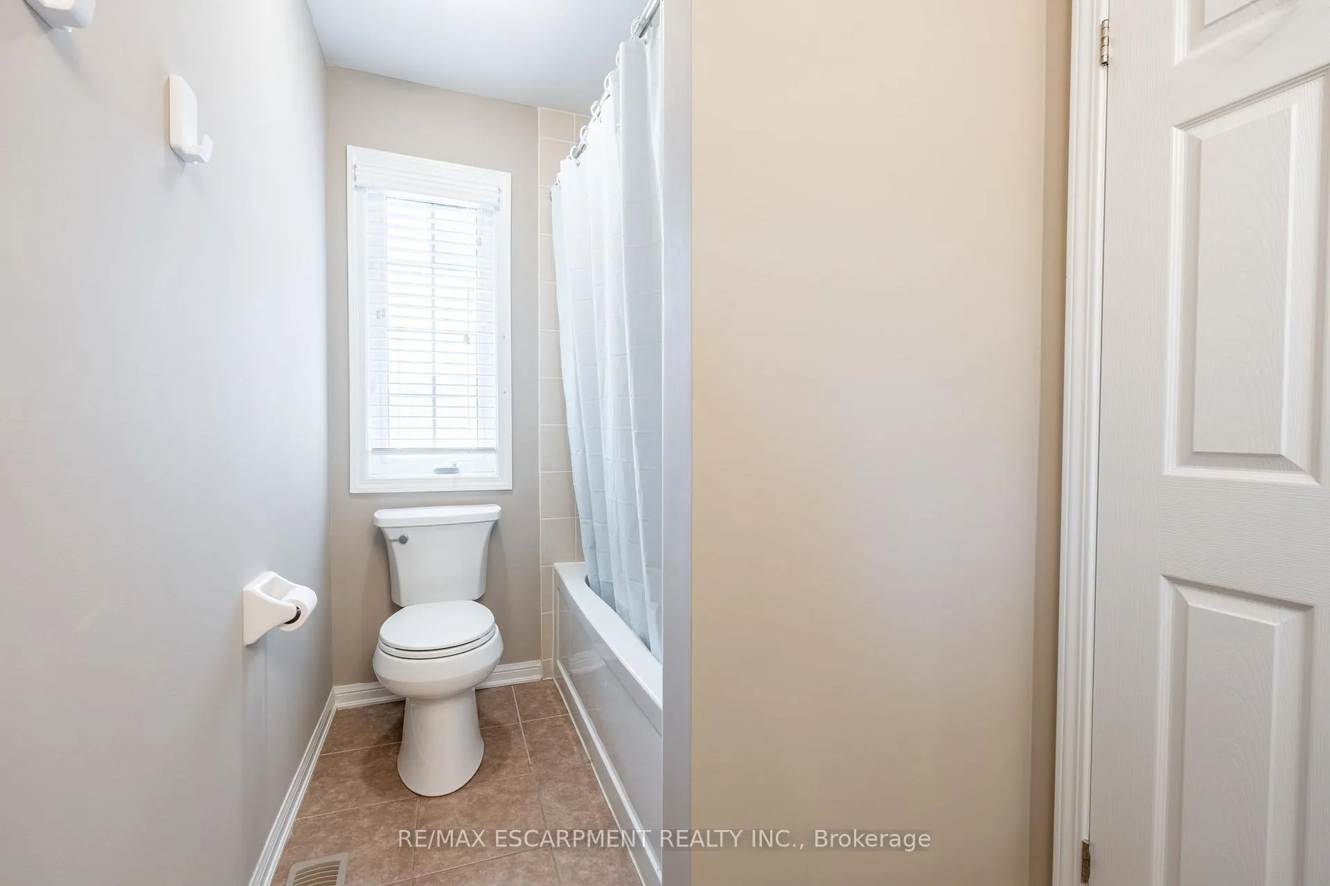 Photo 30 of 199 Emick Drive, Hamilton, Ancaster — HOMEH