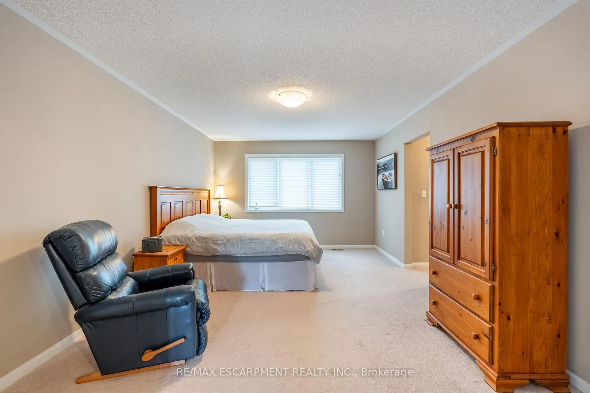 Photo 31 of 199 Emick Drive, Hamilton, Ancaster — HOMEH