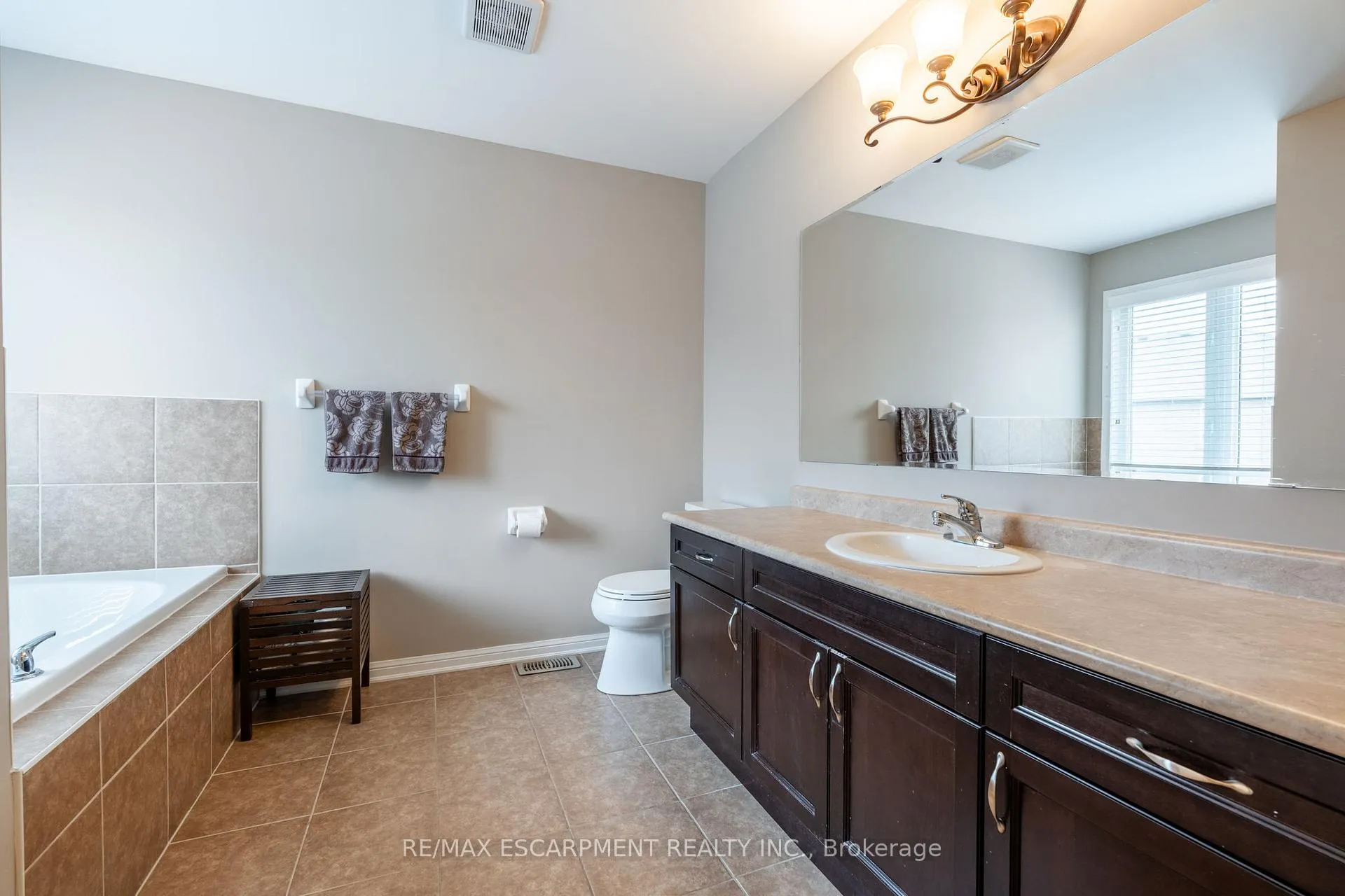 Photo 36 of 199 Emick Drive, Hamilton, Ancaster — HOMEH