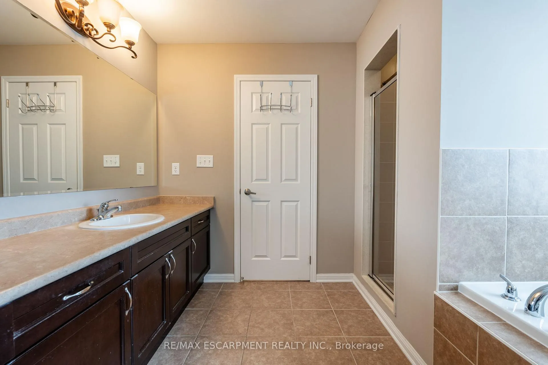 Photo 37 of 199 Emick Drive, Hamilton, Ancaster — HOMEH