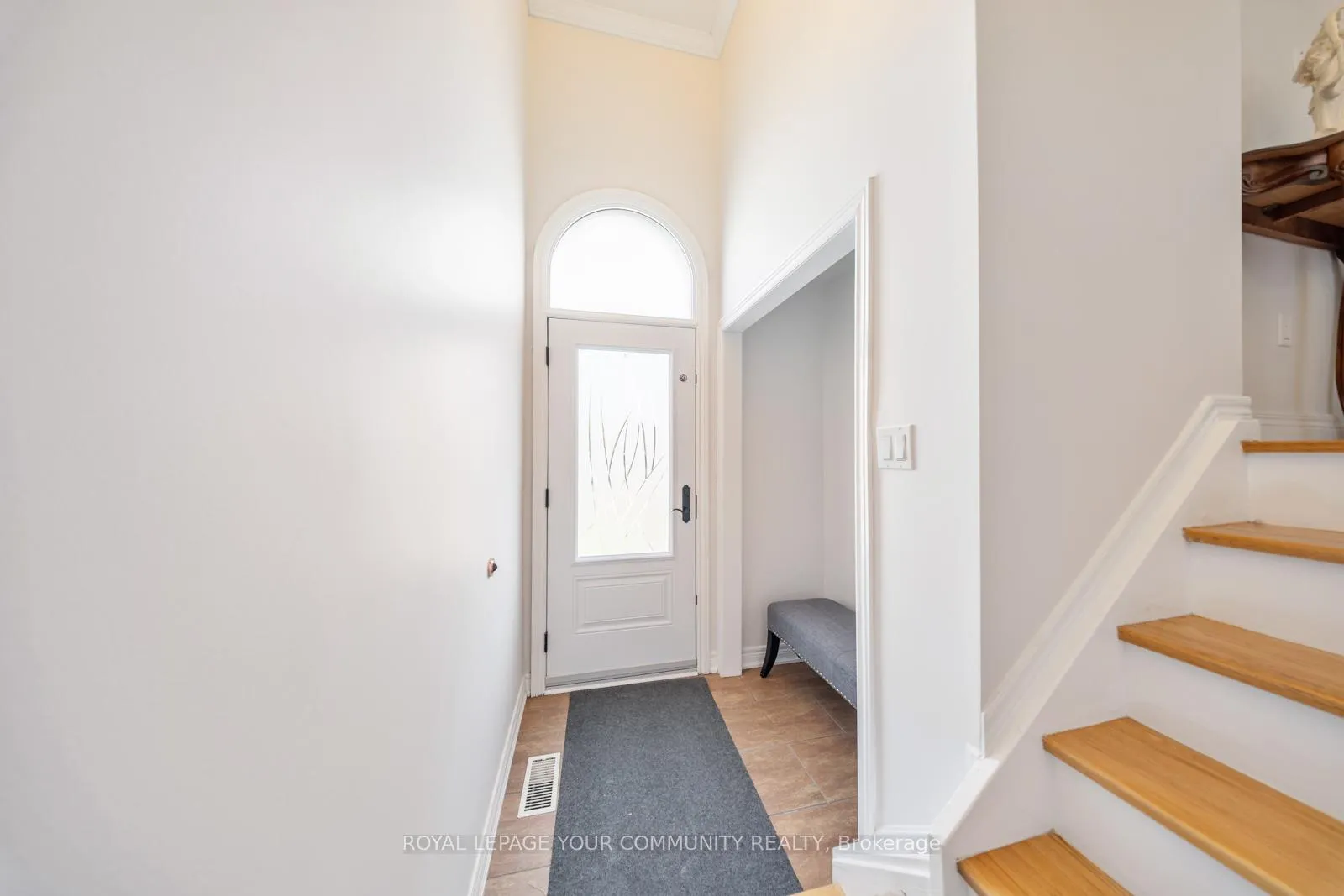 Photo 3 of 72 Ashburn Crescent, Vaughan, East Woodbridge — HOMEH