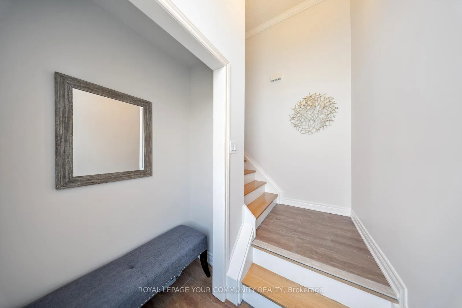 Photo 4 of 72 Ashburn Crescent, Vaughan, East Woodbridge — HOMEH