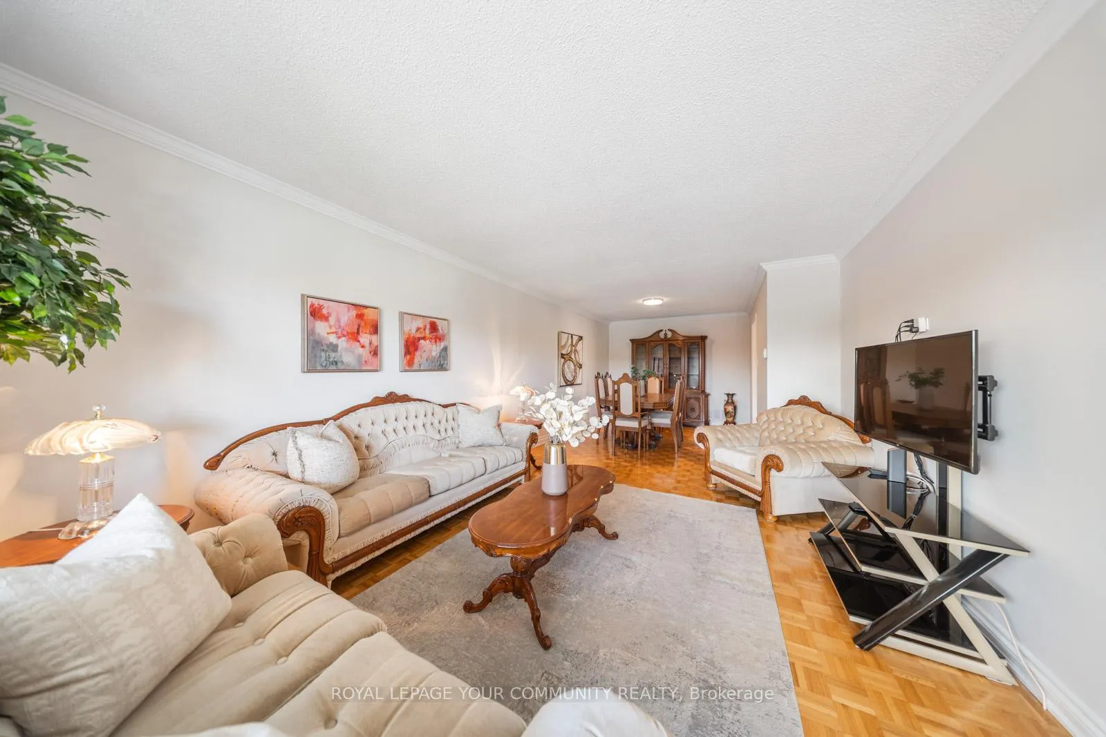 Photo 7 of 72 Ashburn Crescent, Vaughan, East Woodbridge — HOMEH