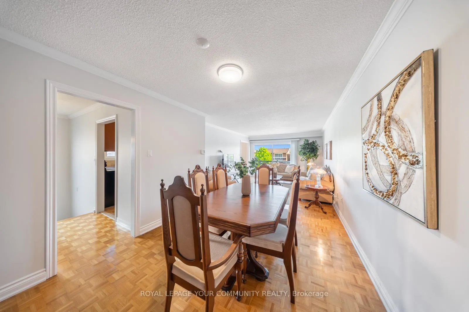 Photo 12 of 72 Ashburn Crescent, Vaughan, East Woodbridge — HOMEH