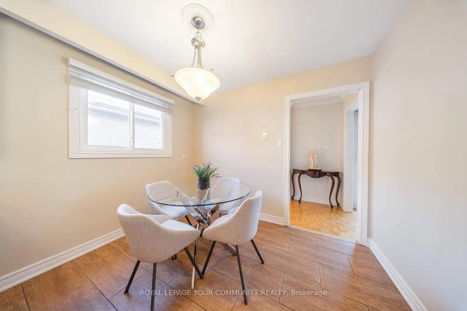 Photo 14 of 72 Ashburn Crescent, Vaughan, East Woodbridge — HOMEH