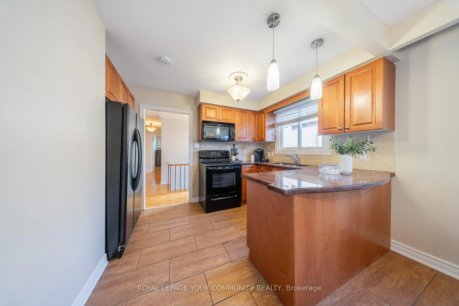 Photo 15 of 72 Ashburn Crescent, Vaughan, East Woodbridge — HOMEH