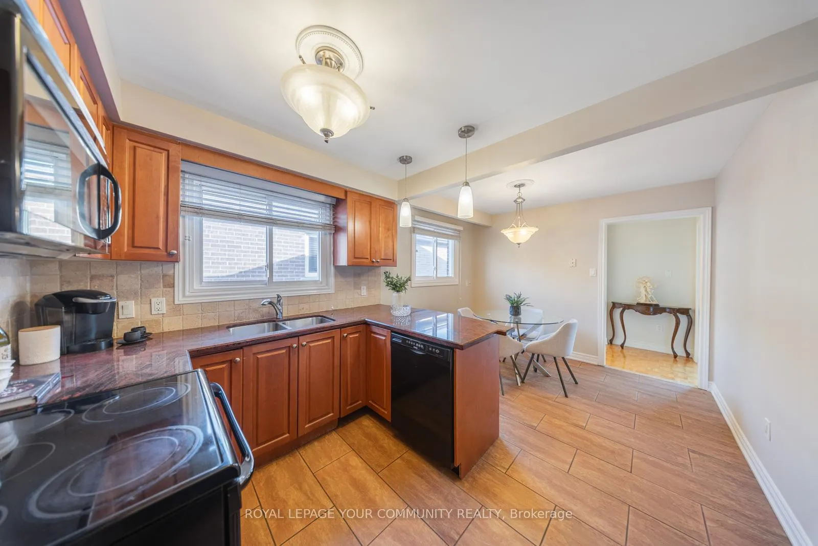 Photo 17 of 72 Ashburn Crescent, Vaughan, East Woodbridge — HOMEH