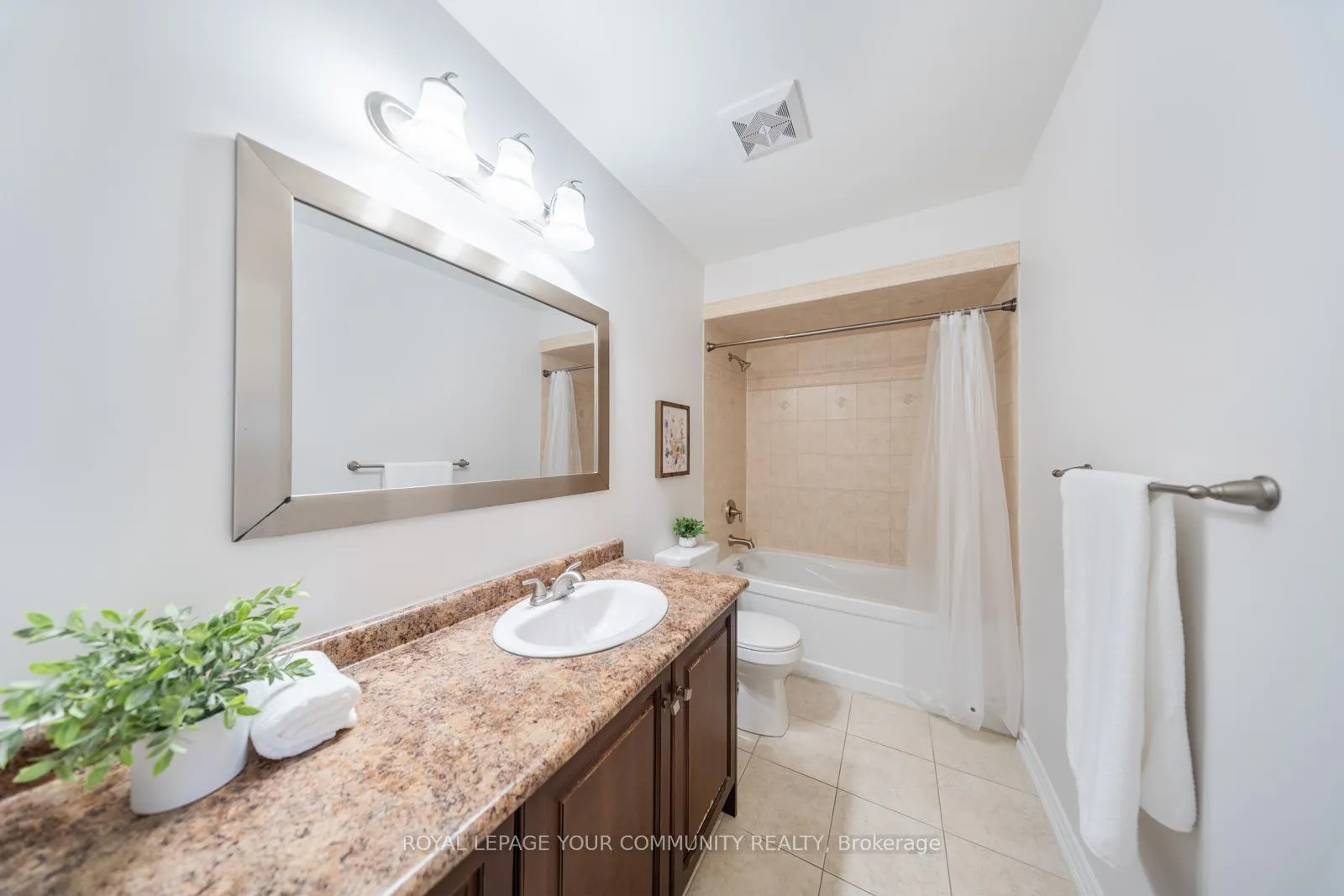 Photo 31 of 72 Ashburn Crescent, Vaughan, East Woodbridge — HOMEH