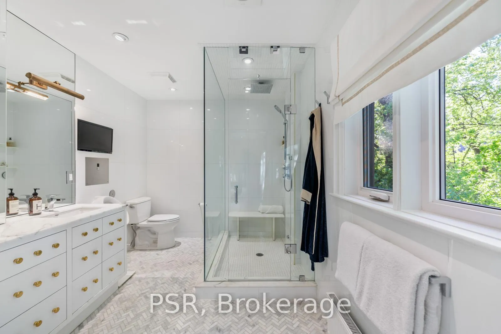 Photo 30 of 38 Strathearn Road, Toronto, Humewood-Cedarvale — HOMEH