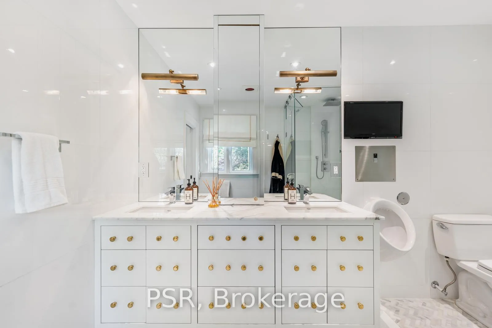 Photo 31 of 38 Strathearn Road, Toronto, Humewood-Cedarvale — HOMEH