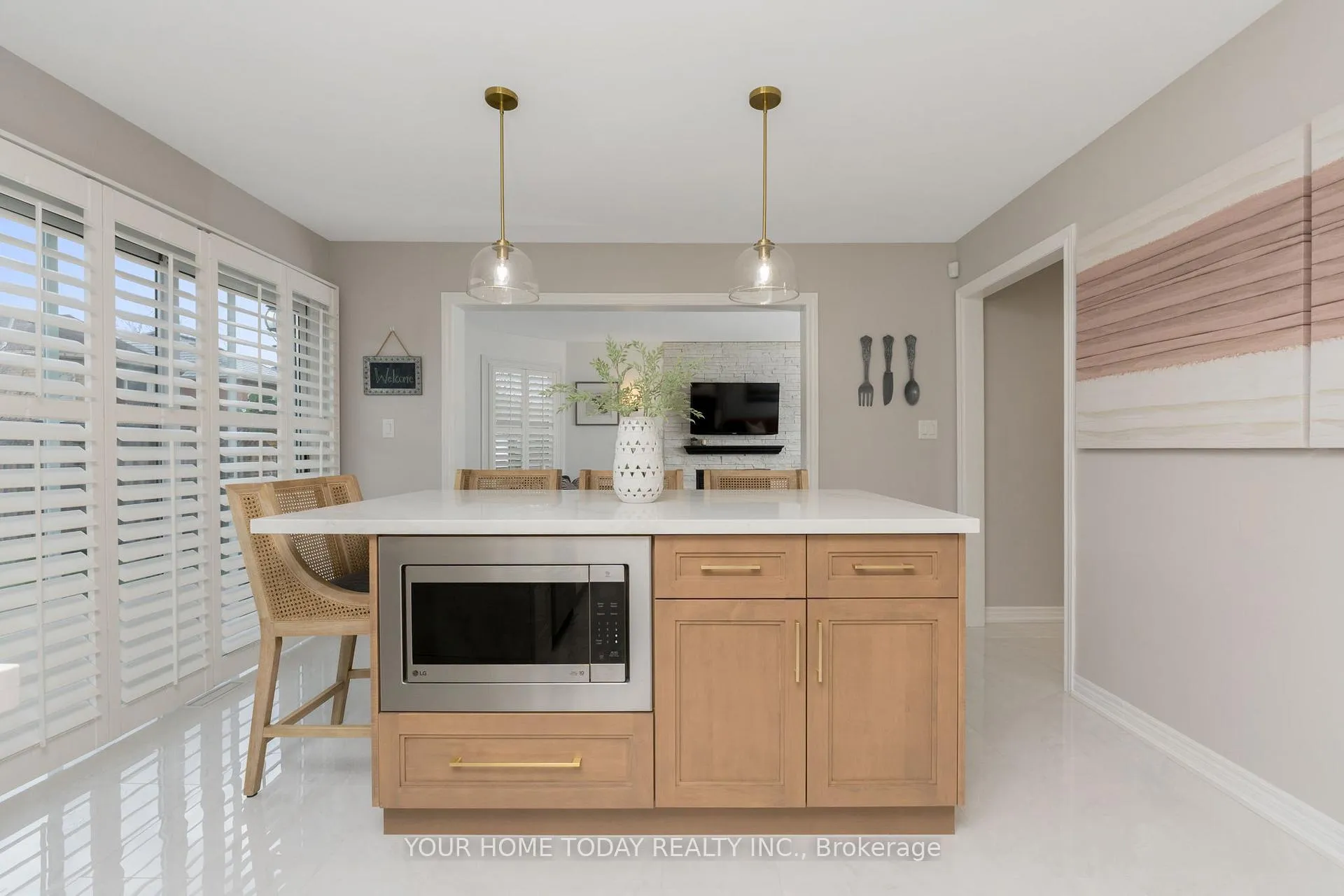 Photo 10 of 54 Gardenia Way, Caledon, Rural Caledon — HOMEH