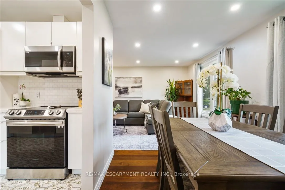 Photo 13 of 444 Queen Victoria Drive, Hamilton, Quinndale — HOMEH