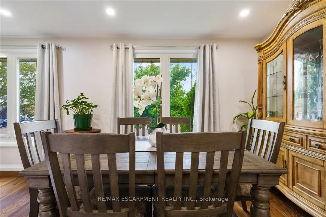 Photo 14 of 444 Queen Victoria Drive, Hamilton, Quinndale — HOMEH