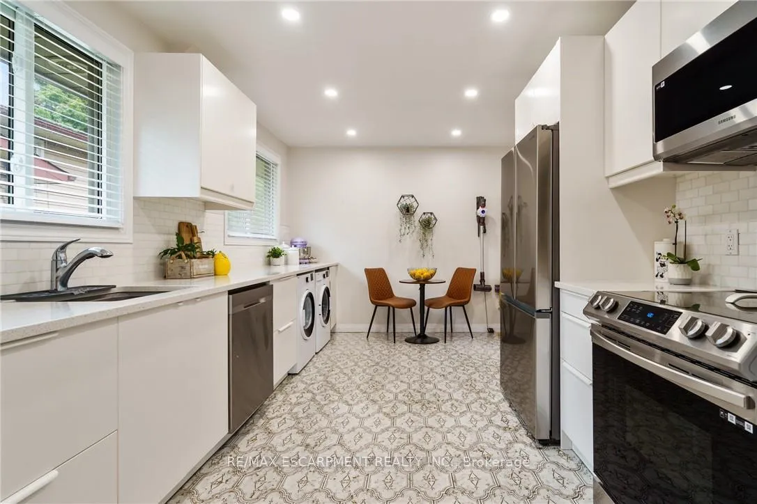 Photo 15 of 444 Queen Victoria Drive, Hamilton, Quinndale — HOMEH