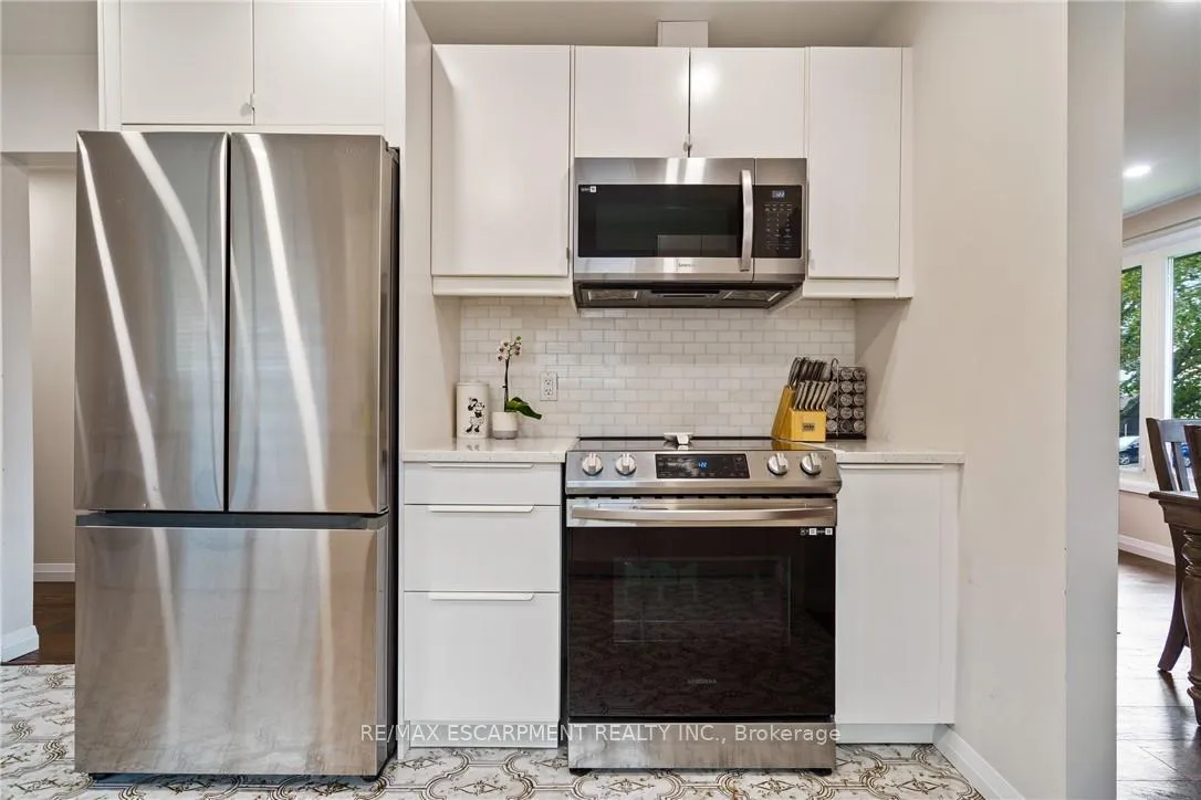 Photo 16 of 444 Queen Victoria Drive, Hamilton, Quinndale — HOMEH