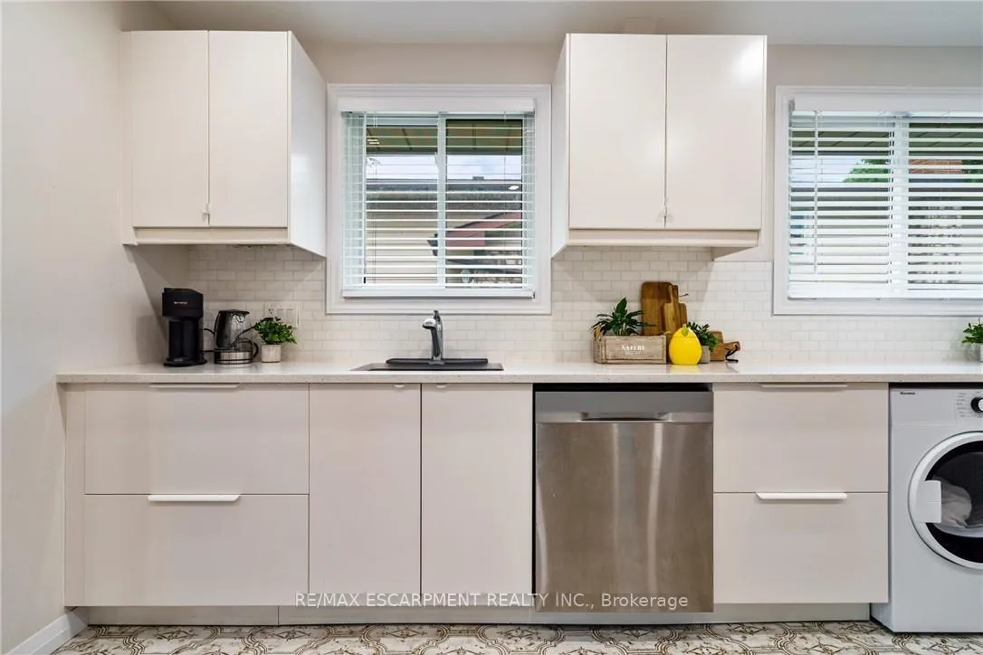 Photo 17 of 444 Queen Victoria Drive, Hamilton, Quinndale — HOMEH