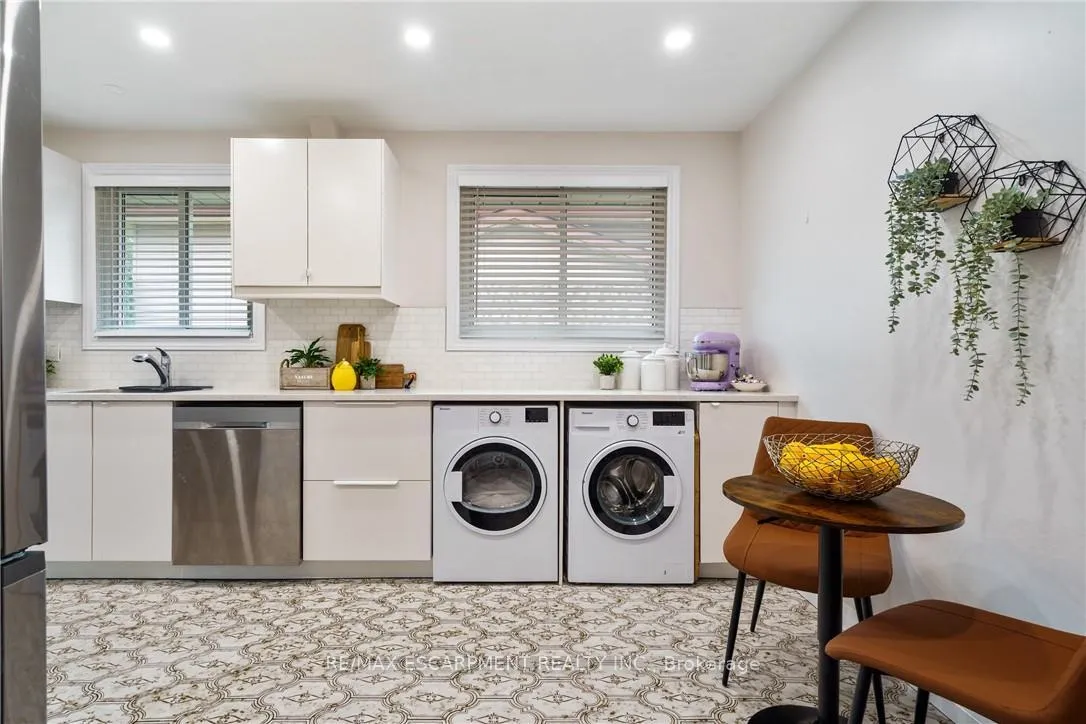 Photo 19 of 444 Queen Victoria Drive, Hamilton, Quinndale — HOMEH