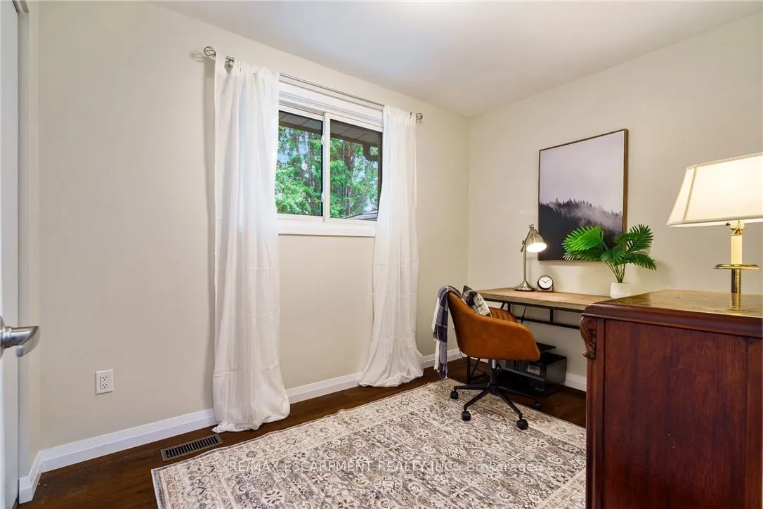 Photo 25 of 444 Queen Victoria Drive, Hamilton, Quinndale — HOMEH