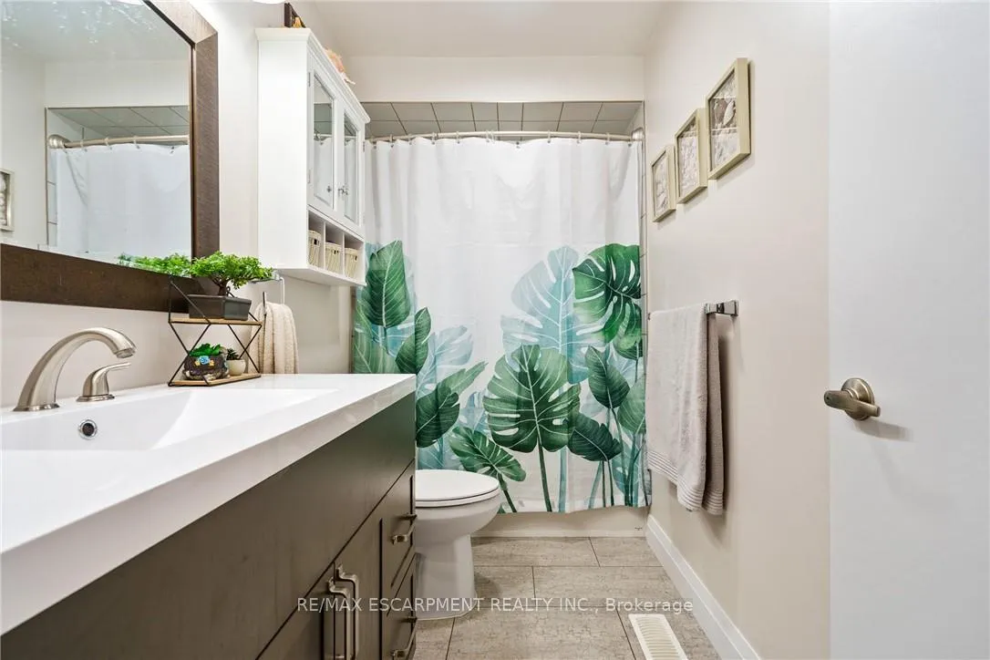 Photo 27 of 444 Queen Victoria Drive, Hamilton, Quinndale — HOMEH