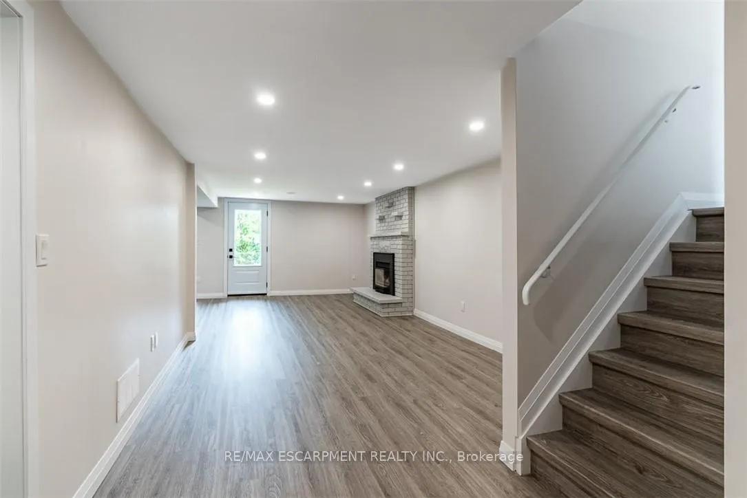 Photo 32 of 444 Queen Victoria Drive, Hamilton, Quinndale — HOMEH