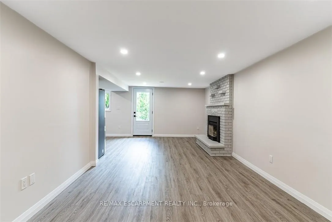 Photo 33 of 444 Queen Victoria Drive, Hamilton, Quinndale — HOMEH