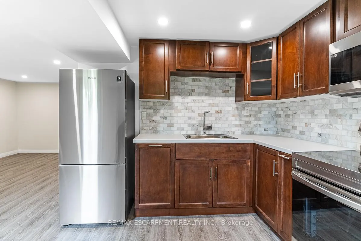 Photo 37 of 444 Queen Victoria Drive, Hamilton, Quinndale — HOMEH
