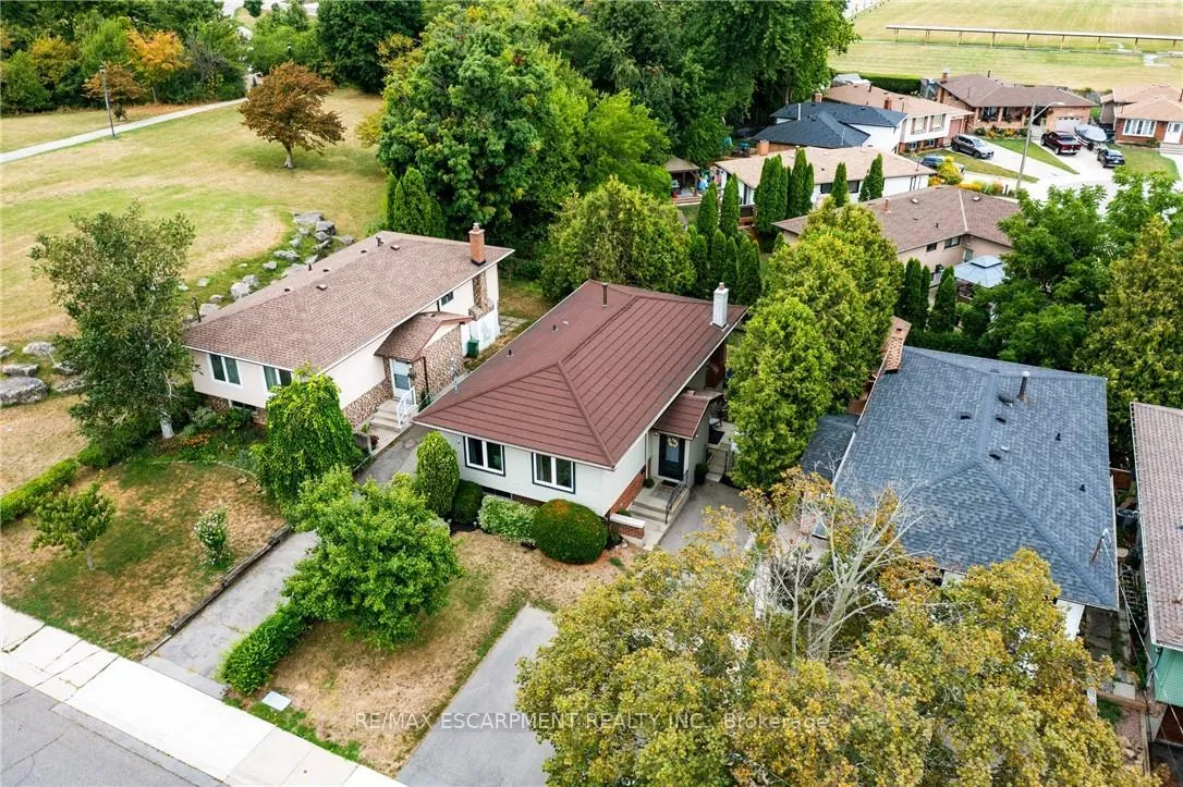 Photo 48 of 444 Queen Victoria Drive, Hamilton, Quinndale — HOMEH