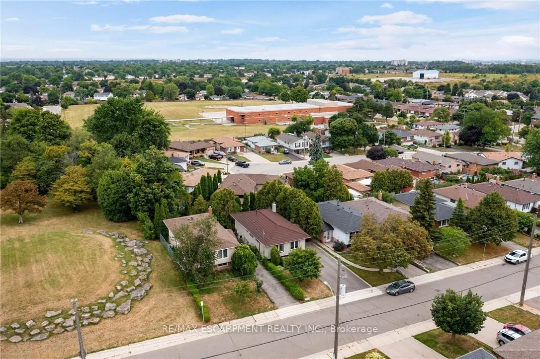 Photo 49 of 444 Queen Victoria Drive, Hamilton, Quinndale — HOMEH