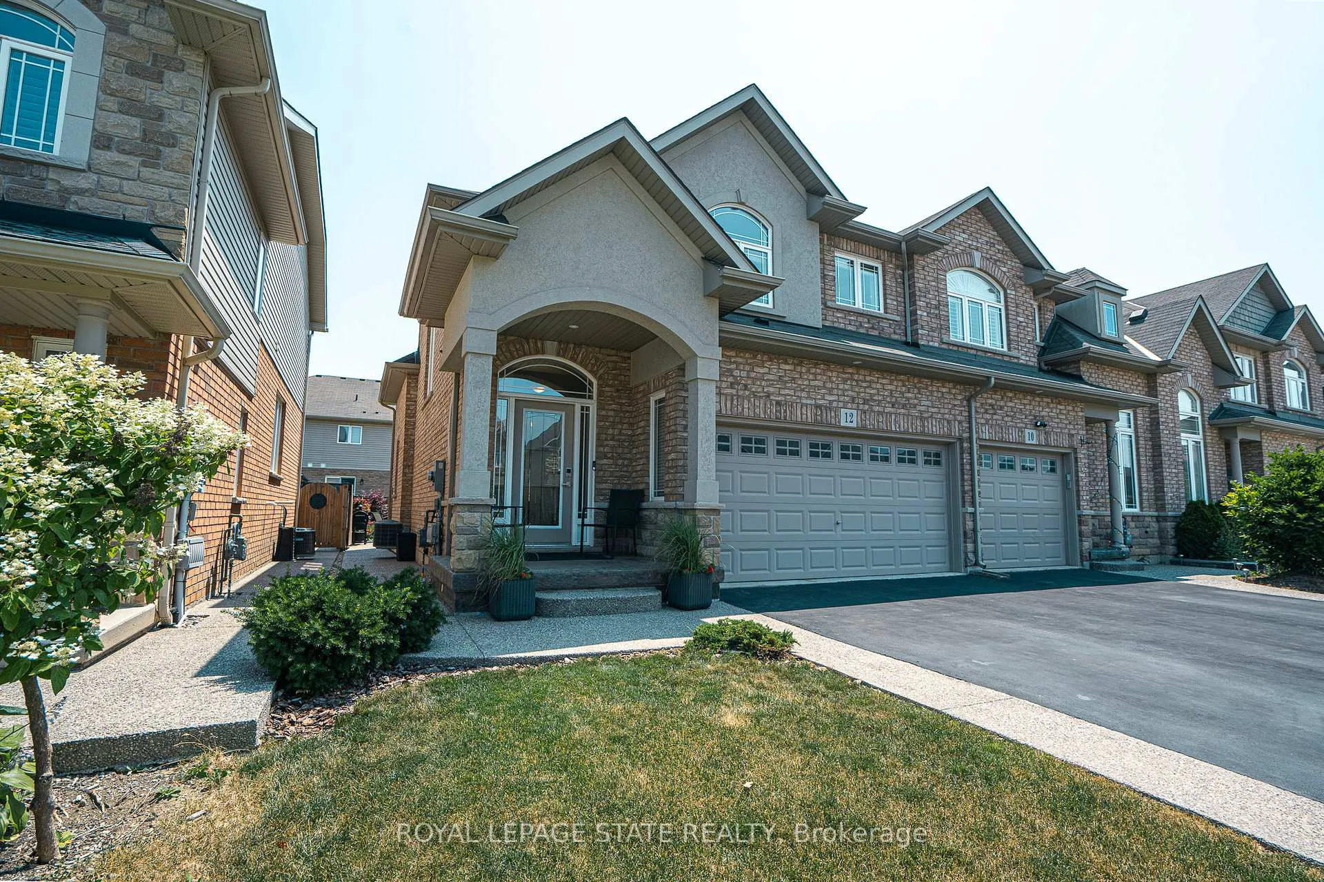 Photo 2 of 12 Charleswood Crescent, Hamilton, Stoney Creek — HOMEH