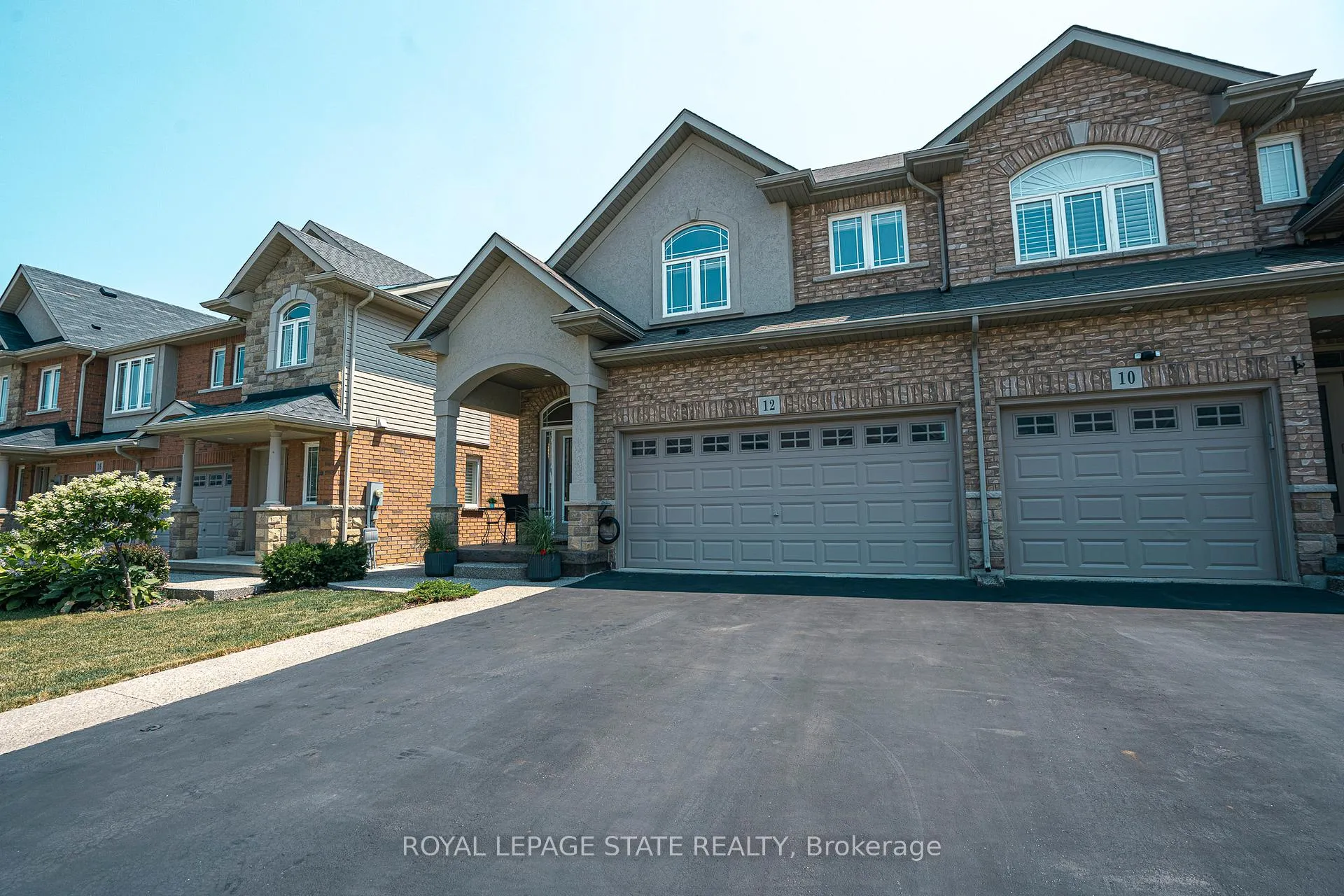 Photo 4 of 12 Charleswood Crescent, Hamilton, Stoney Creek — HOMEH