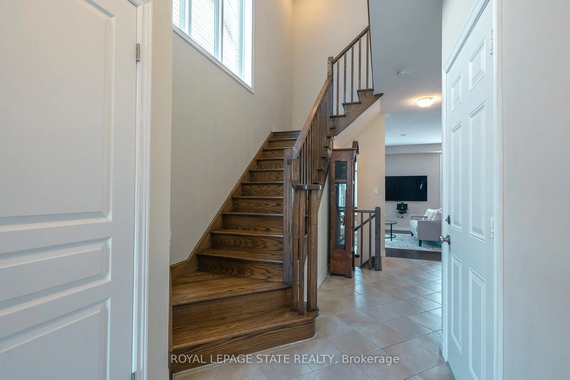 Photo 9 of 12 Charleswood Crescent, Hamilton, Stoney Creek — HOMEH