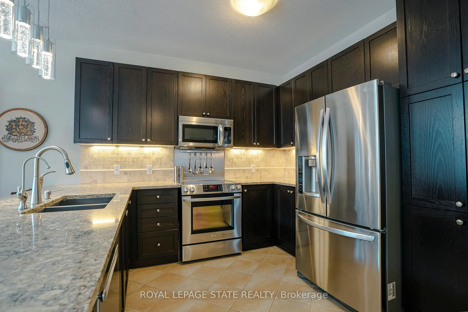 Photo 15 of 12 Charleswood Crescent, Hamilton, Stoney Creek — HOMEH