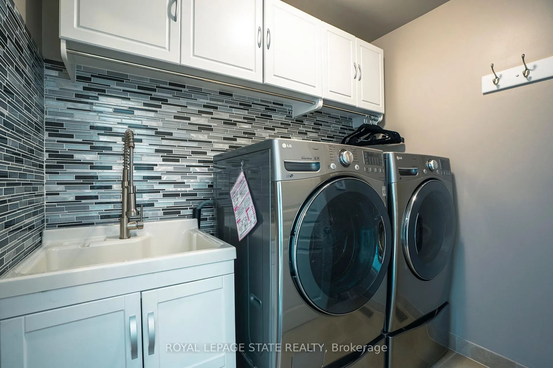 Photo 34 of 12 Charleswood Crescent, Hamilton, Stoney Creek — HOMEH