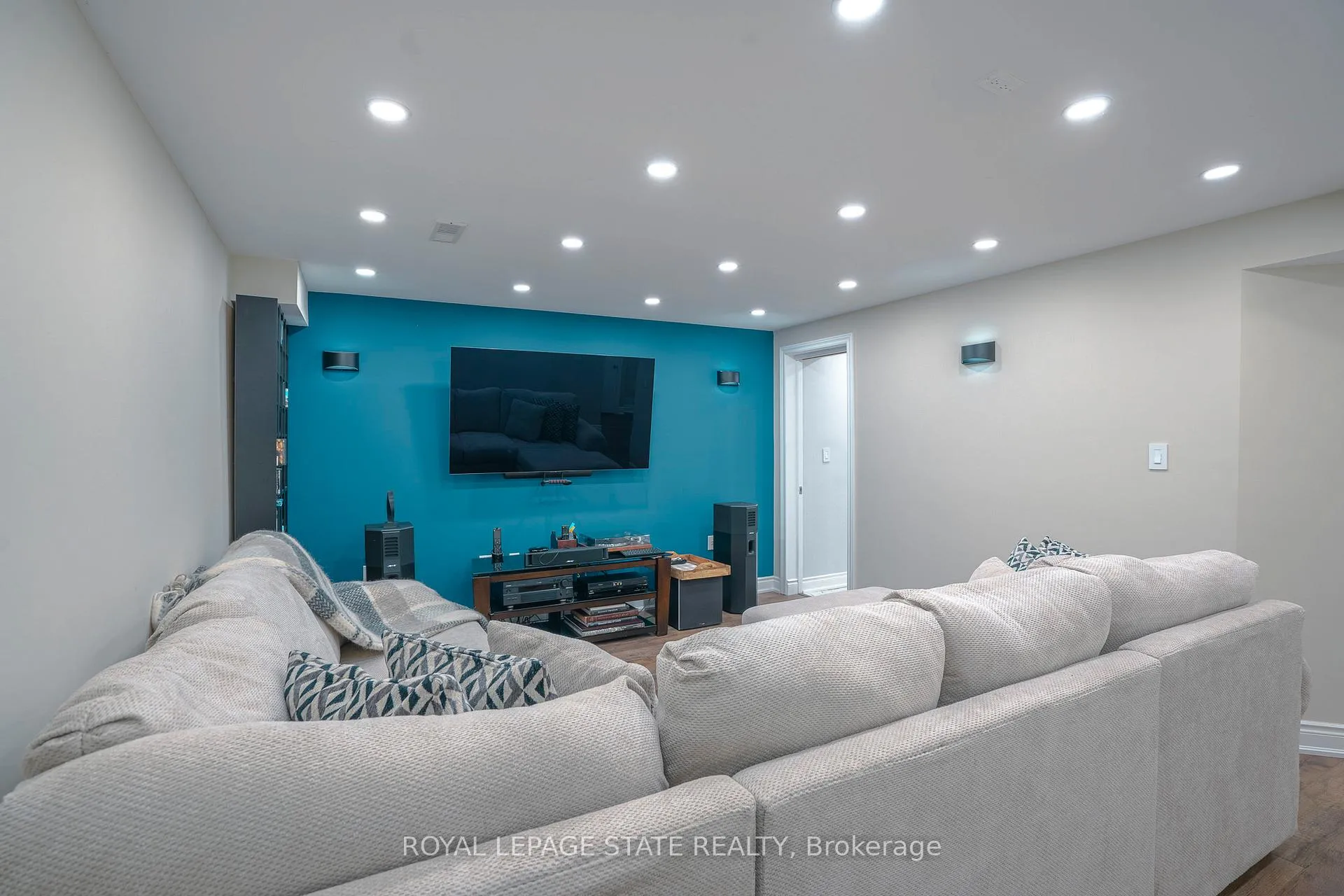 Photo 38 of 12 Charleswood Crescent, Hamilton, Stoney Creek — HOMEH
