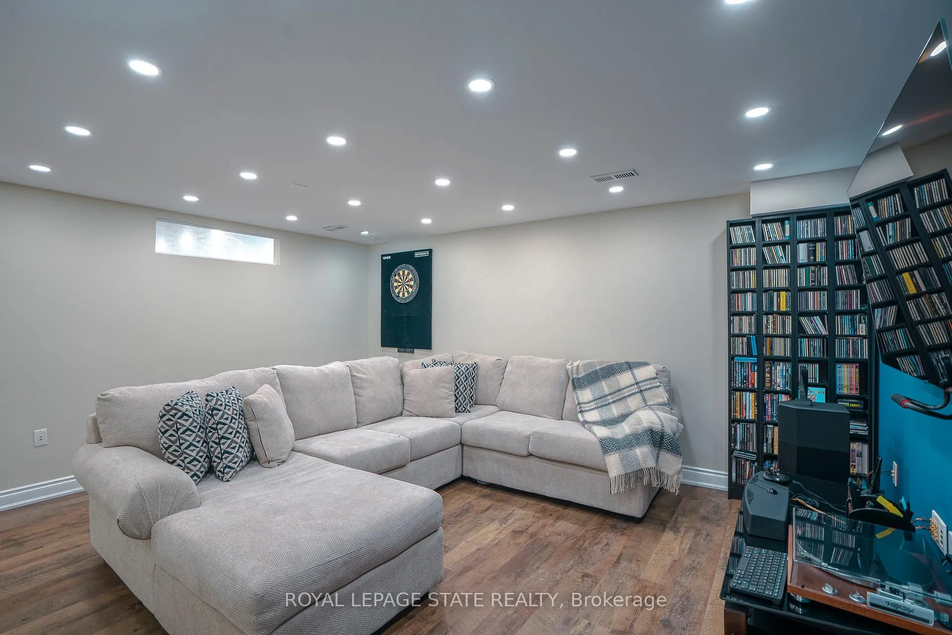 Photo 39 of 12 Charleswood Crescent, Hamilton, Stoney Creek — HOMEH