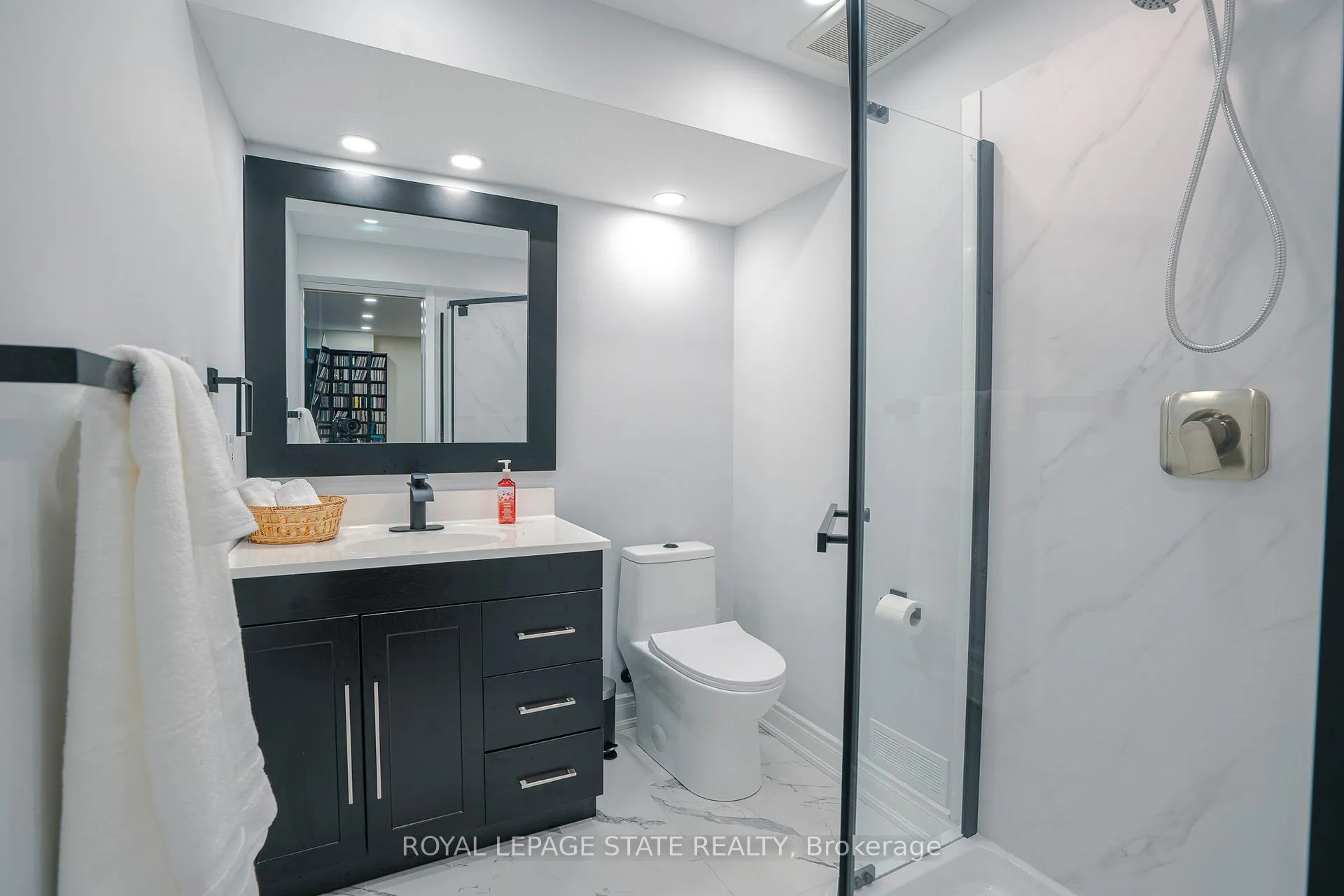 Photo 40 of 12 Charleswood Crescent, Hamilton, Stoney Creek — HOMEH
