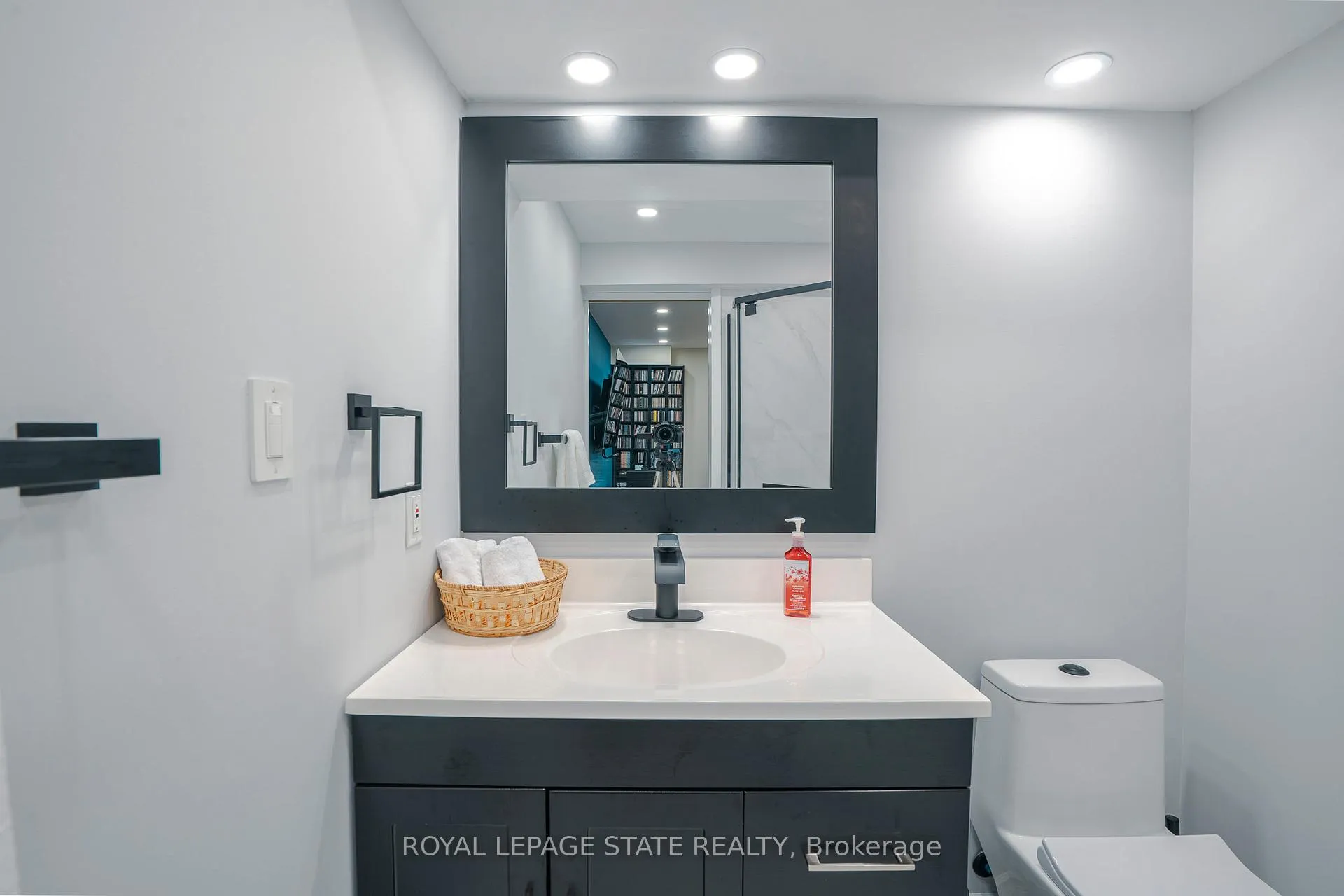 Photo 41 of 12 Charleswood Crescent, Hamilton, Stoney Creek — HOMEH