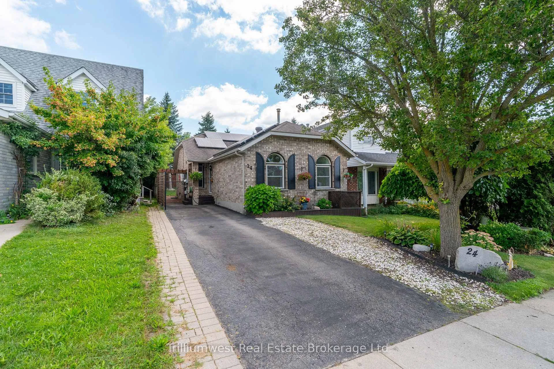Photo 2 of 24 Sidney Crescent, Guelph, Kortright West — HOMEH
