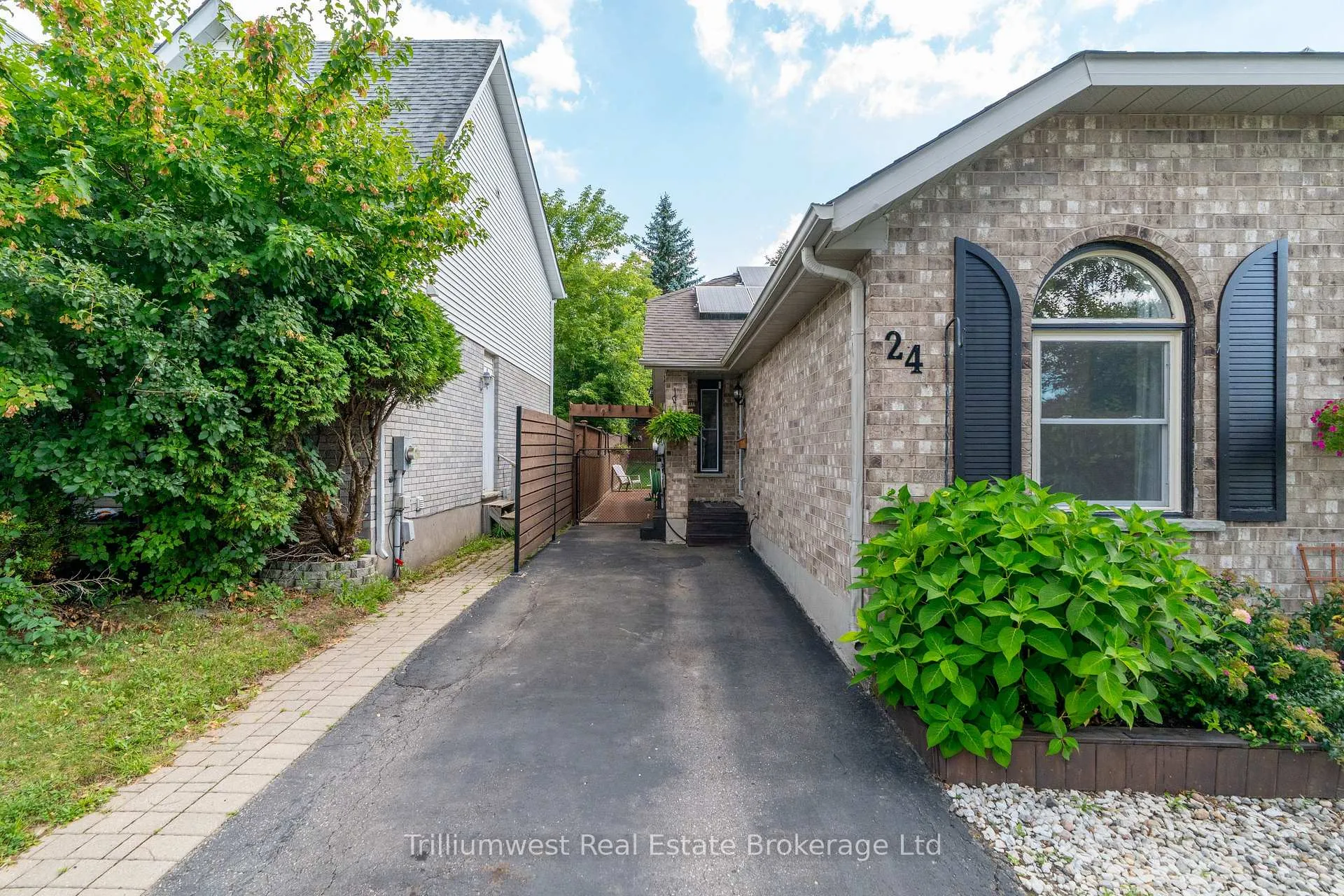 Photo 3 of 24 Sidney Crescent, Guelph, Kortright West — HOMEH