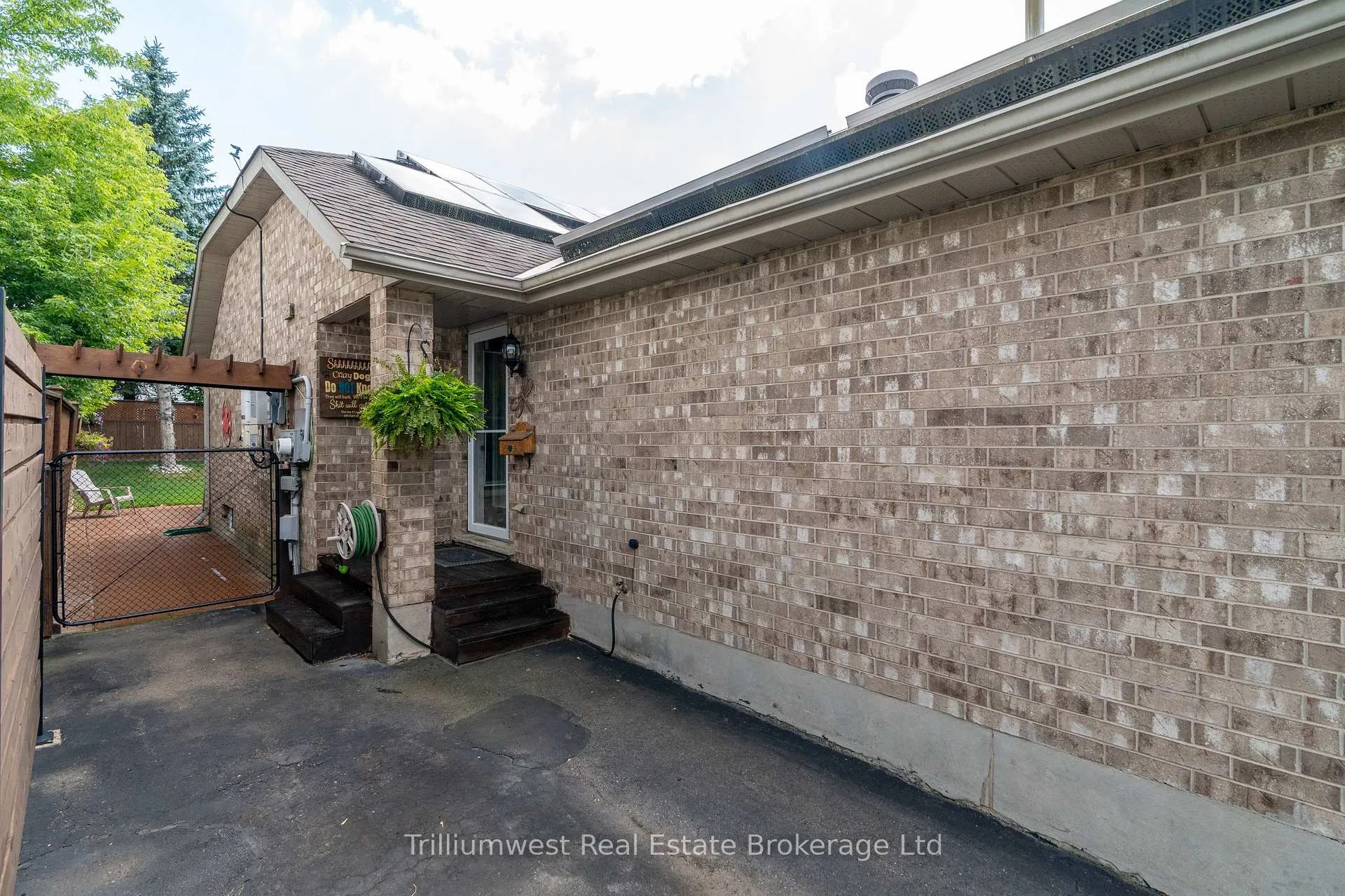 Photo 5 of 24 Sidney Crescent, Guelph, Kortright West — HOMEH