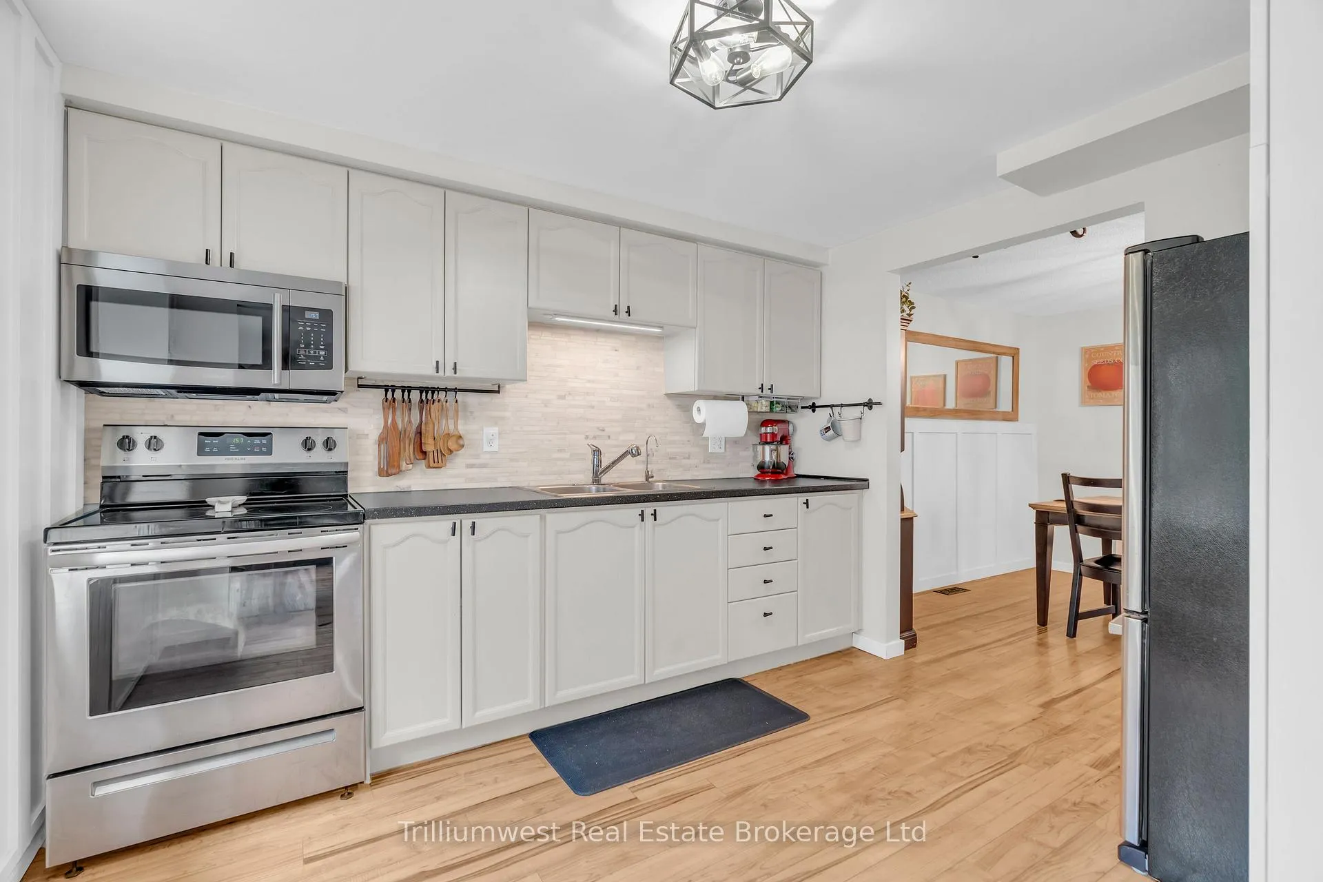 Photo 11 of 24 Sidney Crescent, Guelph, Kortright West — HOMEH