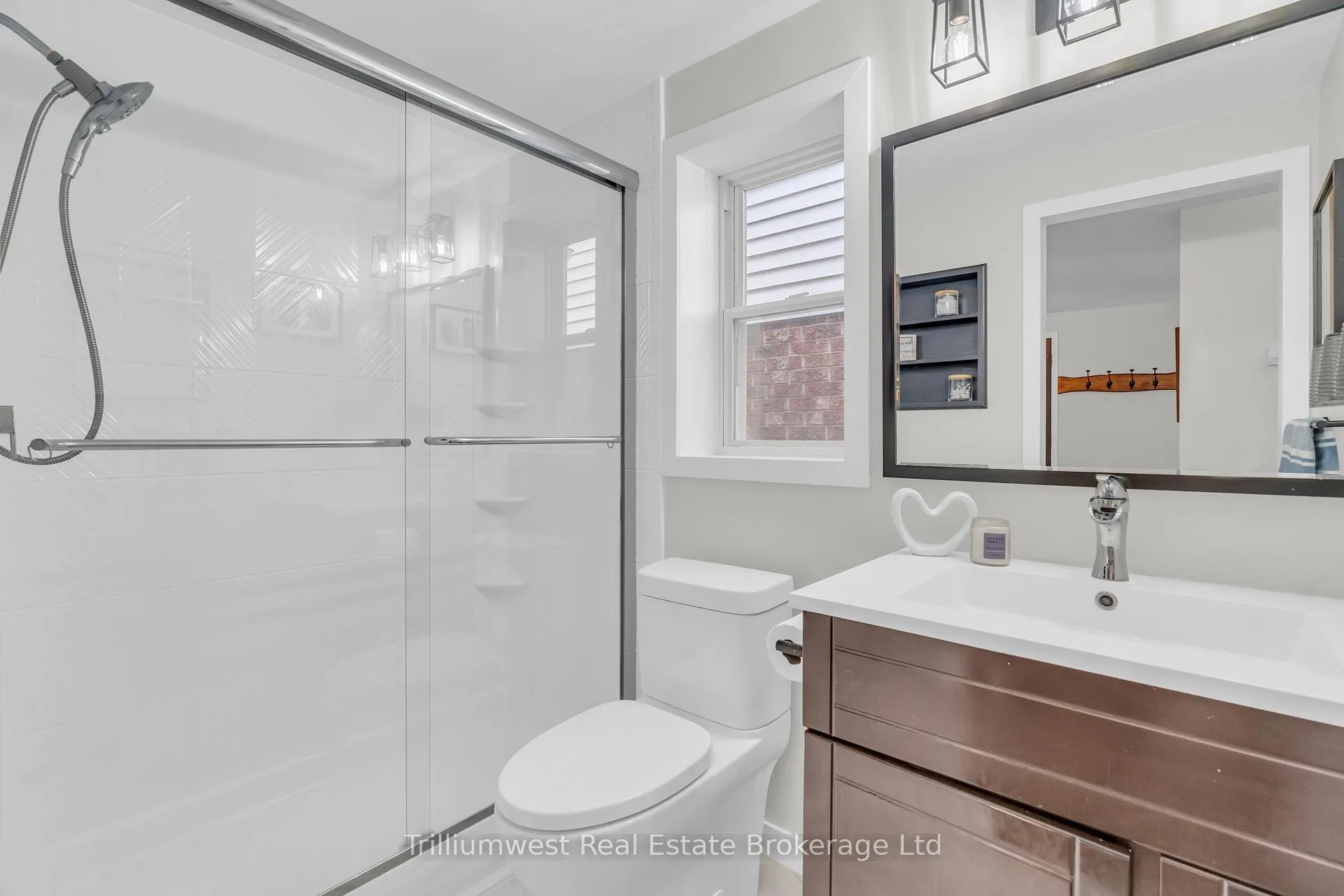 Photo 17 of 24 Sidney Crescent, Guelph, Kortright West — HOMEH