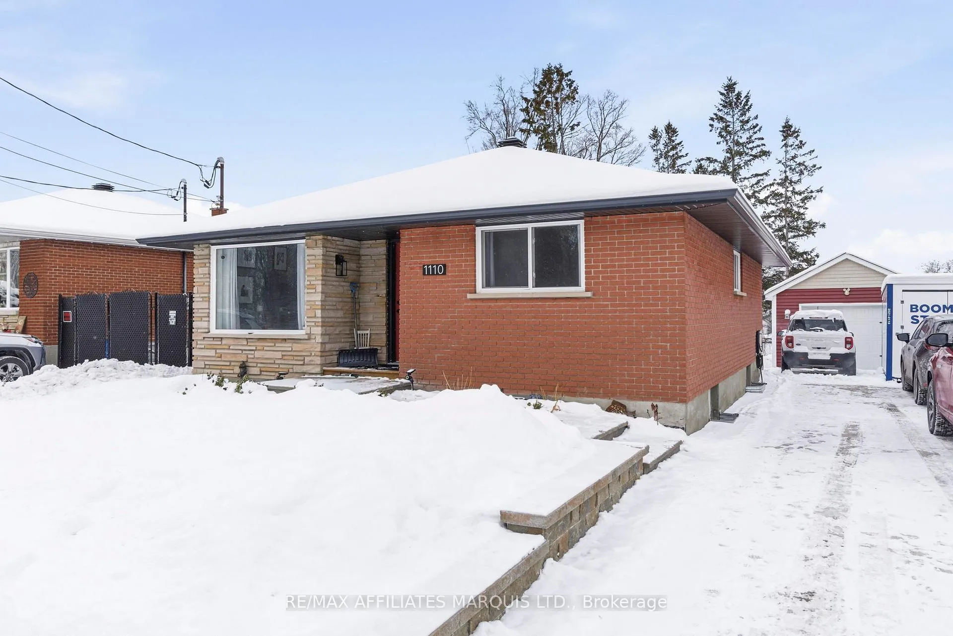Photo 2 of 1110 Carleton Street, Cornwall — HOMEH