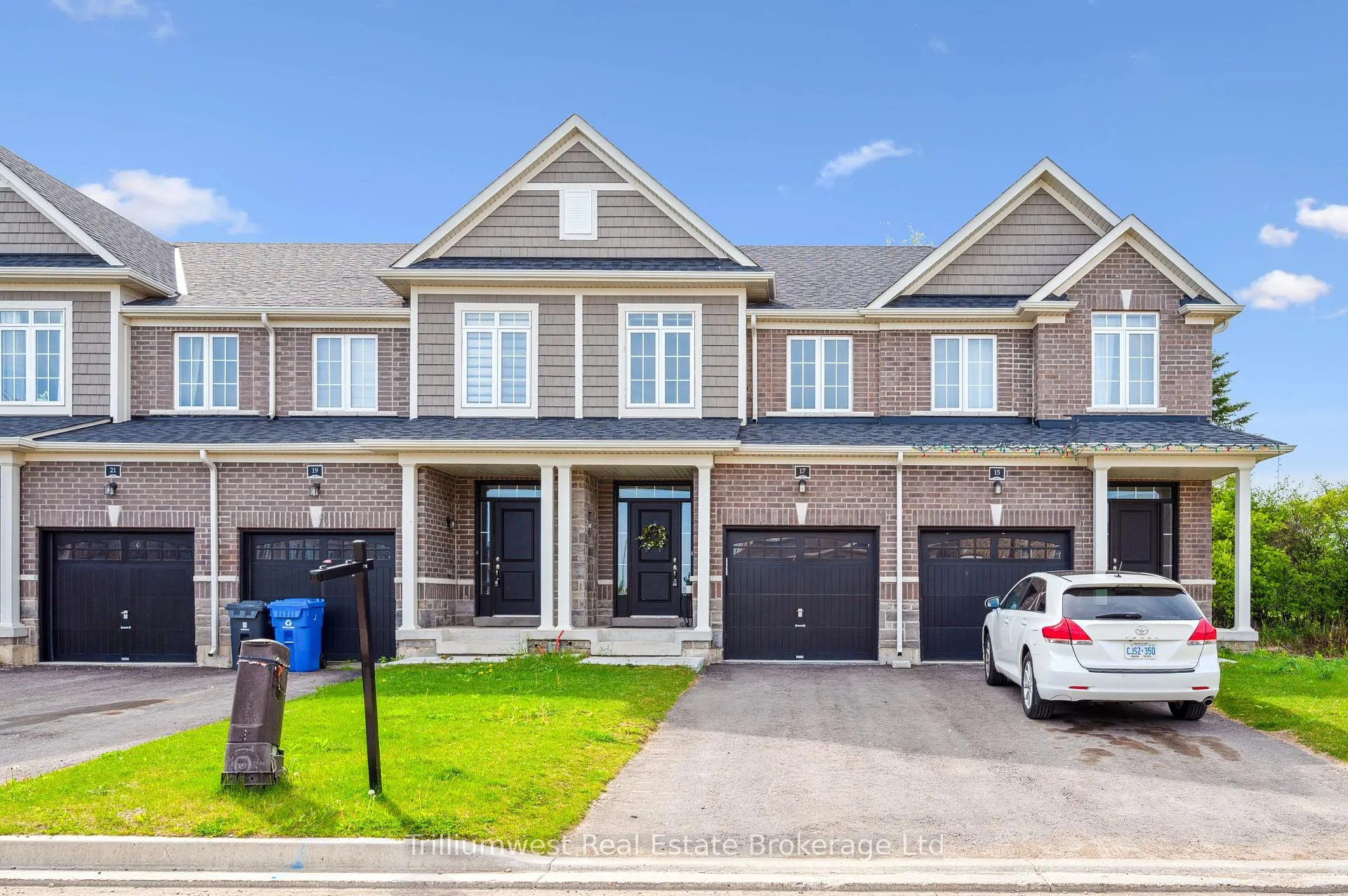 Photo 2 of 17 Jell Street, Guelph, Willow West/Sugarbush/West Acres — HOMEH