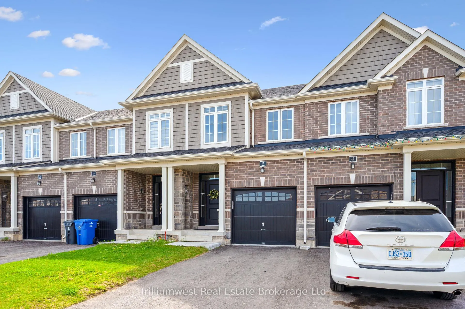 Photo 3 of 17 Jell Street, Guelph, Willow West/Sugarbush/West Acres — HOMEH