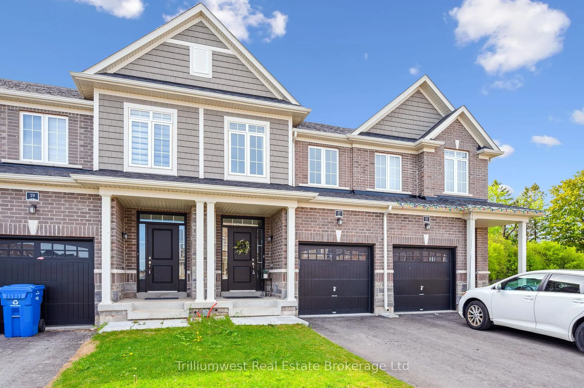 Photo 4 of 17 Jell Street, Guelph, Willow West/Sugarbush/West Acres — HOMEH