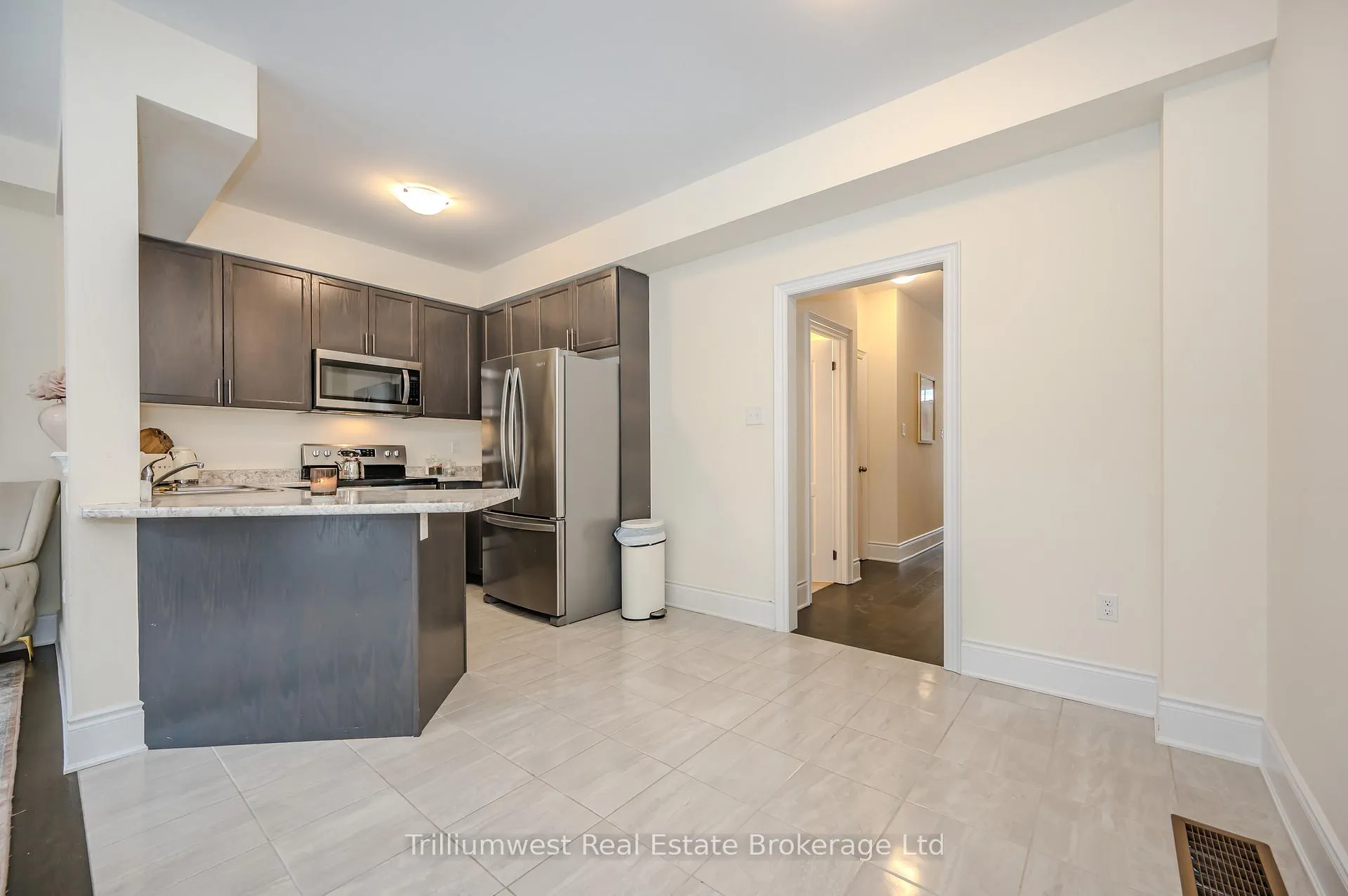 Photo 10 of 17 Jell Street, Guelph, Willow West/Sugarbush/West Acres — HOMEH