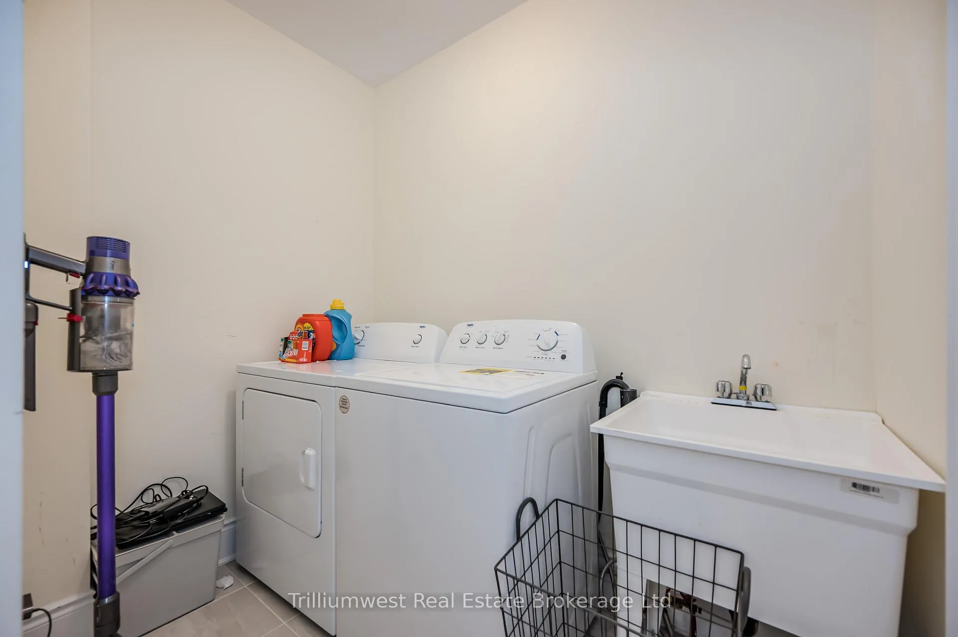 Photo 28 of 17 Jell Street, Guelph, Willow West/Sugarbush/West Acres — HOMEH