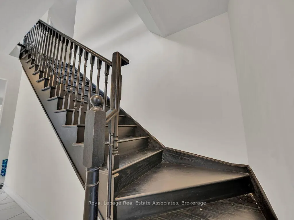 Photo 13 of 184 Broadacre Drive, Kitchener — HOMEH