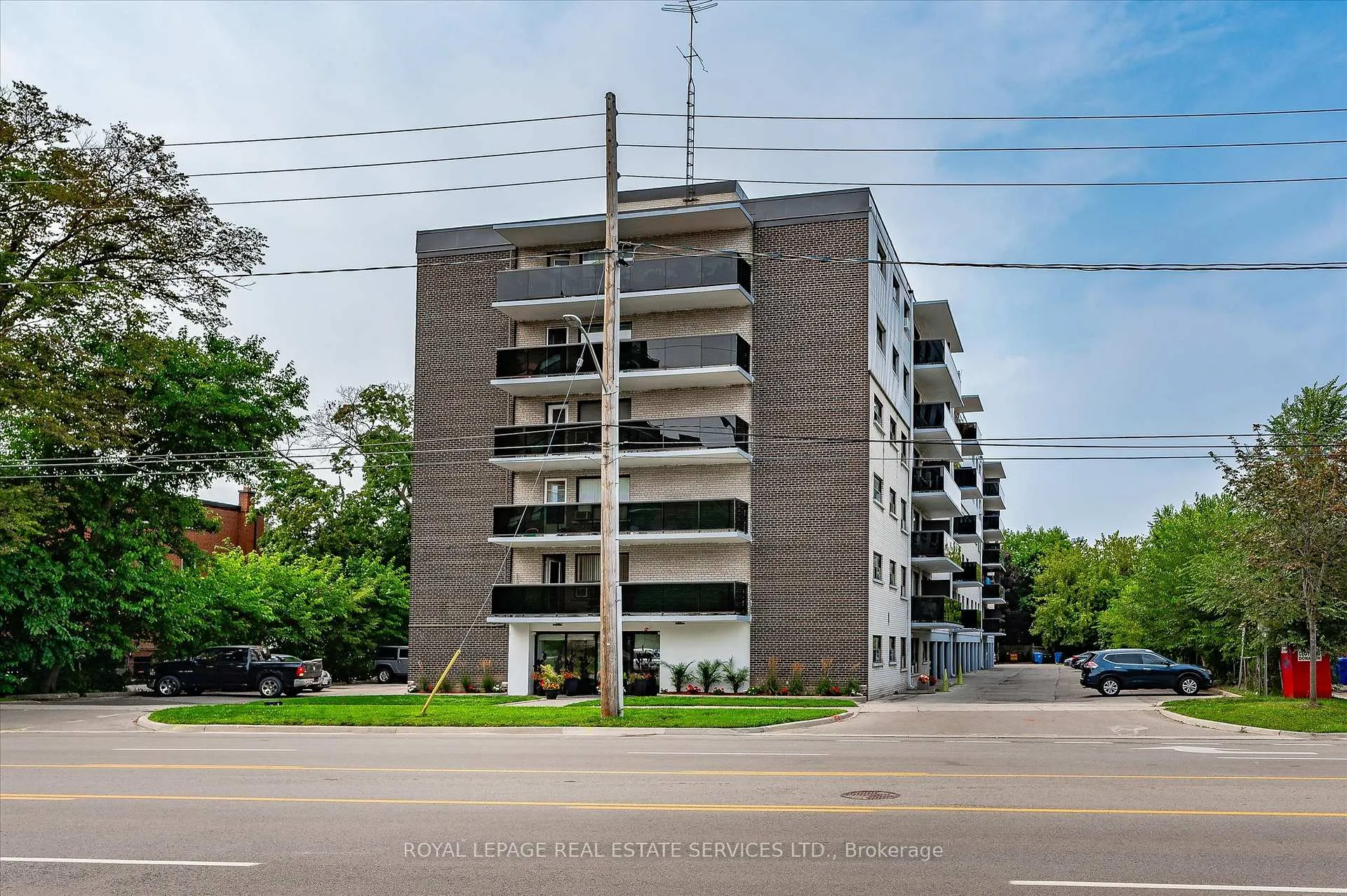 Photo 3 of Unit 210, 2411 New Street, Burlington, Brant — HOMEH